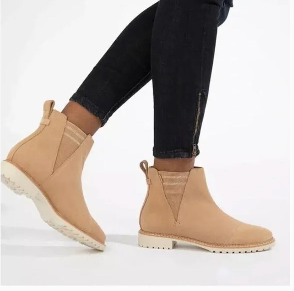 Toms Cleo Chelsea Boots 5.5 Tan Suede NWOT Ankle Booties Capsule Lug Sole